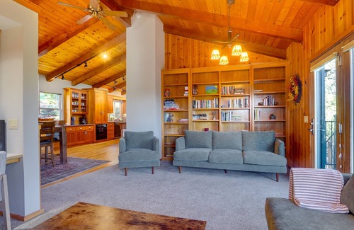 Iowa Hill Cabin | Spacious Colfax Cabin Near Rollins Lake