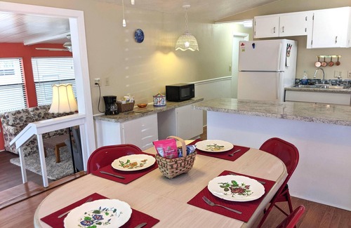 Englewood South House | Spacious colorful 2BR/1BA mobile home in Englewood, sleeps 5, 3 miles to beach
