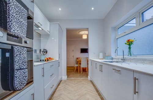 Sheffield House | Spacious Comfort: Ideal 3-Bedroom Hideaway