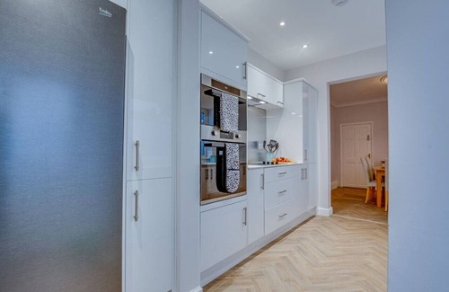 Sheffield House | Spacious Comfort: Ideal 3-Bedroom Hideaway