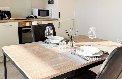 Leeds Apartment | Spacious Comfort | Cinema lux | Prime Leeds
