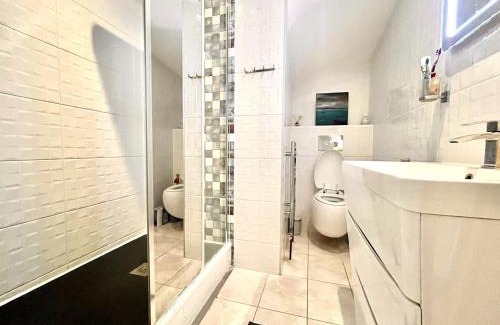 Camden Town with Primrose Hill Apartment | Spacious Comfort in Heart of Camden