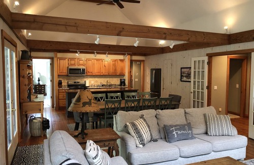 West Dover House | Spacious, Comfortable & Close! Great Foliage weekend available!