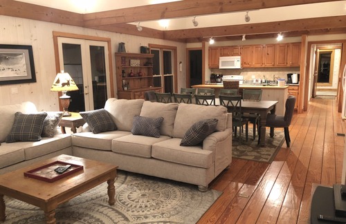 West Dover House | Spacious, Comfortable & Close! Great Foliage weekend available!