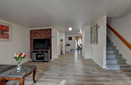 Montreal House | Spacious comfortable home close to highway and airport