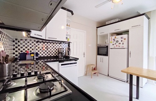 Buyukcekmece Apartment | Spacious & Comfy Apartment at Buyukcekmece