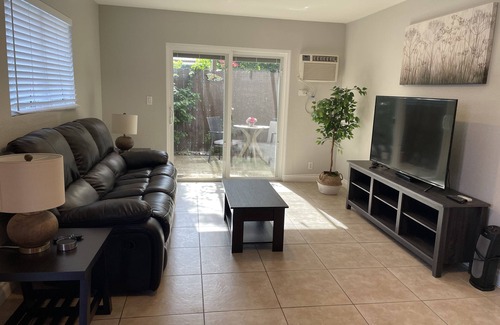 Sherman Oaks House | Spacious, comfy one bedroom guest house