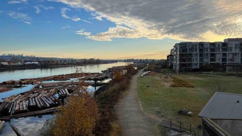 Richmond Apartment | Spacious comfy stay