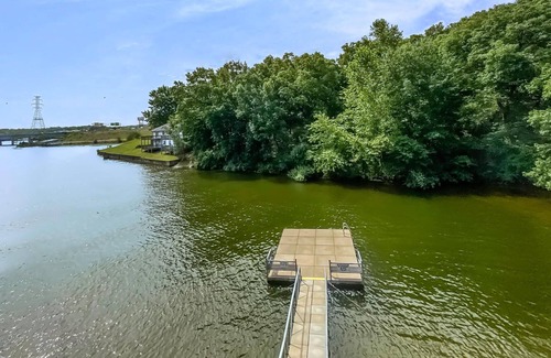 Osage Beach Resort | Spacious Condo 105 w/ Full-Sized Kitchen, Grill, & Deck Overlooking the Lake