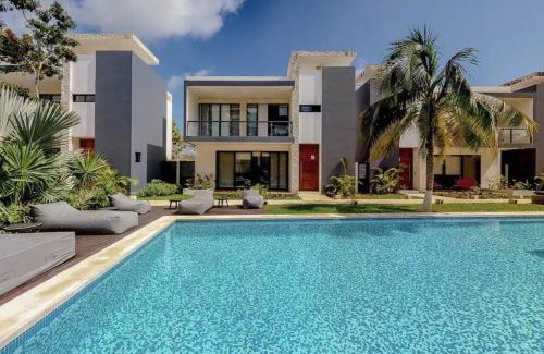 La Veleta Apartment | Spacious Condo, beautiful pool, Wi-Fi - Casa Kaanal 104