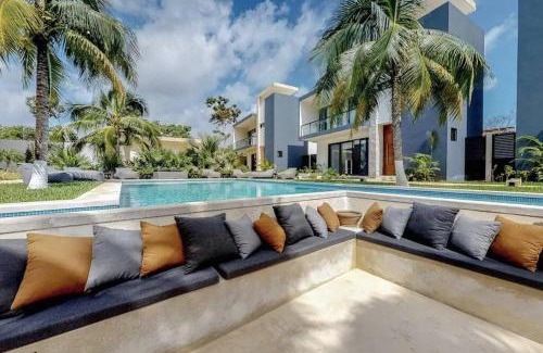 La Veleta Apartment | Spacious Condo, beautiful pool, Wi-Fi - Casa Kaanal 104