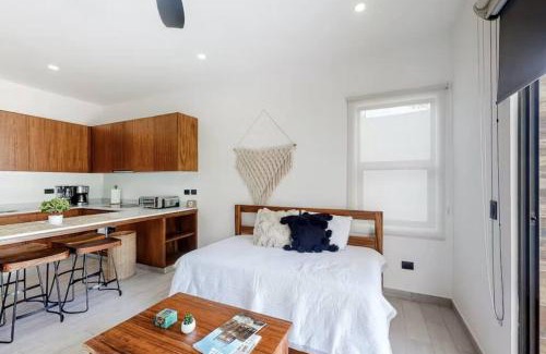 La Veleta Apartment | Spacious Condo, beautiful pool, Wi-Fi - Casa Kaanal 104
