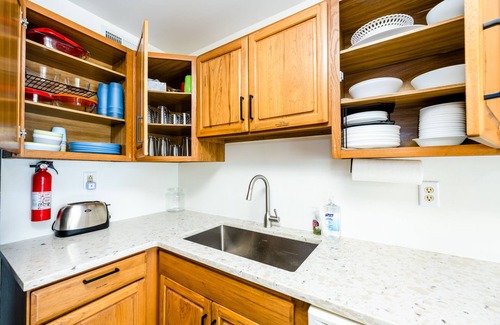 Lake Michigan Beach Condo | Spacious Condo, Family friendly, Walk to Private Beach