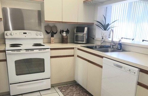 North Naples Condo | Spacious condo in North Naples. 9 min drive to the beautiful beach-pool onsite