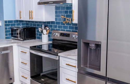 Tropical Cove Condo | Spacious condo located 5 miles from Ft Myers beach and the Sanibel bridge.