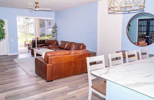 Tropical Cove Condo | Spacious condo located 5 miles from Ft Myers beach and the Sanibel bridge.