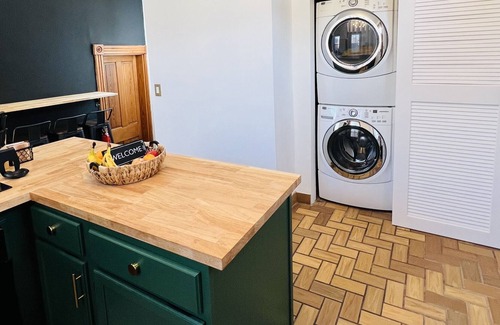 Cincinnati Condo | Spacious Condo Minutes from Sports Stadiums and Bar/Night Life
