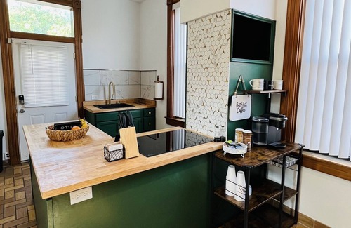 Cincinnati Condo | Spacious Condo Minutes from Sports Stadiums and Bar/Night Life