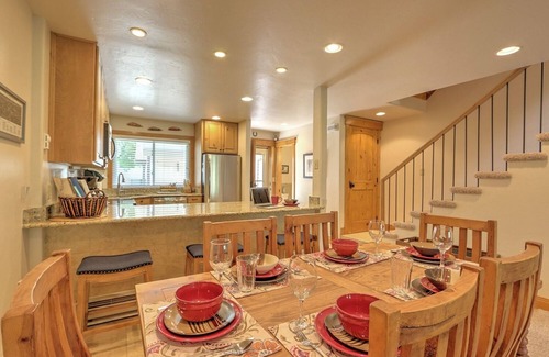 Carbondale Condo | Spacious Condo on Golf Course w/Fireplace, Firepit, Patio and 2 Fishing Badges!