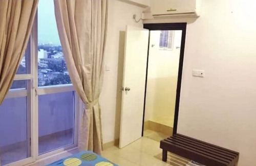 Wellawatta North Condo | Spacious Condo sleeps 5 near Galle Road Colombo