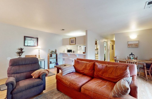 Clemson Condo | Spacious condo-walking distance to college campuses/stadiums, & downtown