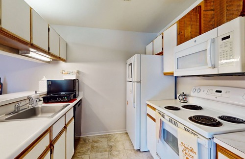 Clemson Condo | Spacious condo-walking distance to college campuses/stadiums, & downtown