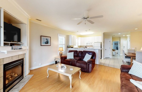 St. James Condo | Spacious condo with marina & Intercoastal views, screened-in balconies, W/D & AC