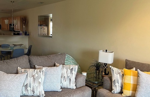 Rehoboth Beach Condo | Spacious Condo with Pool Near Beach- New Floors and Furniture!