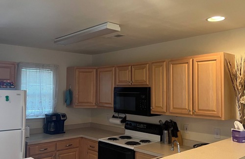 Rehoboth Beach Condo | Spacious Condo with Pool Near Beach- New Floors and Furniture!