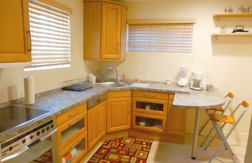 Hermosa Beach Apartment | Spacious Contemporary Style Lower Guest Apartment, Private Entry, Walk To Beach!