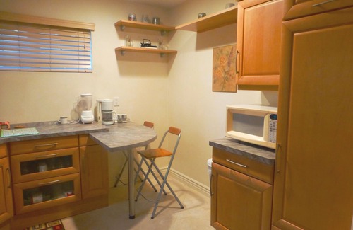 Hermosa Beach Apartment | Spacious Contemporary Style Lower Guest Apartment, Private Entry, Walk To Beach!
