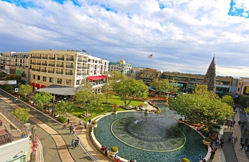 Downtown Apartment | Spacious Corner suite with hardwood floors & private balcony @Americana!