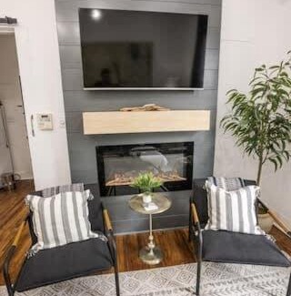 Downtown House | Spacious Corporate Lodging in Downtown Lafayette