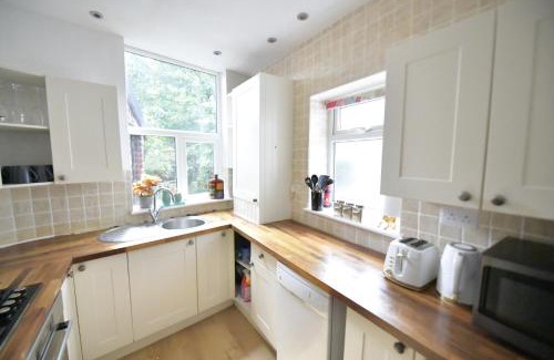 Offerton Park House | Spacious & Cosy Double Bed Room Stockport