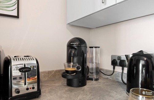 Whittington Apartment | ✪ Spacious Cosy ✪ Netflix ✪ Parking ✪ Colindale St