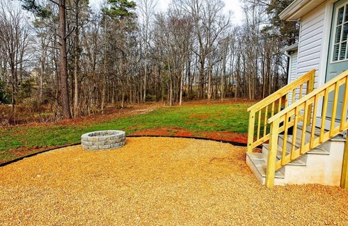 Huntersville House | Spacious Cottage for Entire Family Near Two Lakes
