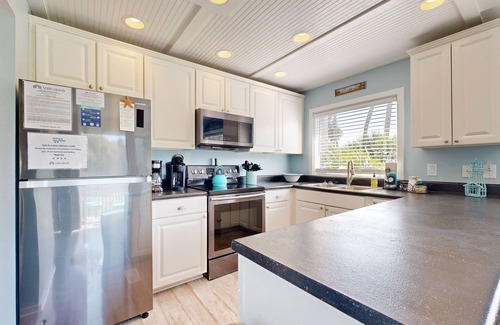 Ocean Ridge Cottage | Spacious cottage with lagoon and golf course views - dog-friendly