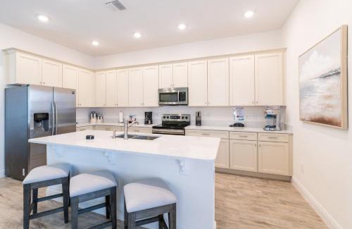 West Kissimmee House | Spacious Cottage With Private Pool Near Disney With Margaritaville Resort & Island H2O Access - 8009Su