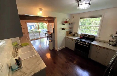 Glendale House | Spacious Country Style Home