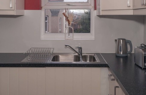 Coventry Apartment | Spacious Coventry Contractor Pad