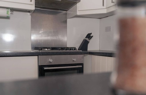 Coventry Apartment | Spacious Coventry Contractor Pad