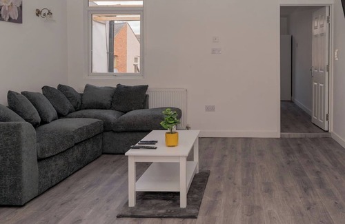 Coventry Apartment | Spacious Coventry Contractor Pad
