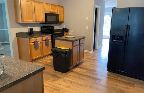 Villa Rica House | SPACIOUS, COZY AND COOL WITH A 15 MIN RIDE TO SIX FLAGS