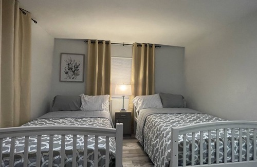 Otay House | Spacious, Cozy Family Home - 10 min from Sesame Place and Amphitheater!
