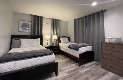 Otay House | Spacious, Cozy Family Home - 10 min from Sesame Place and Amphitheater!