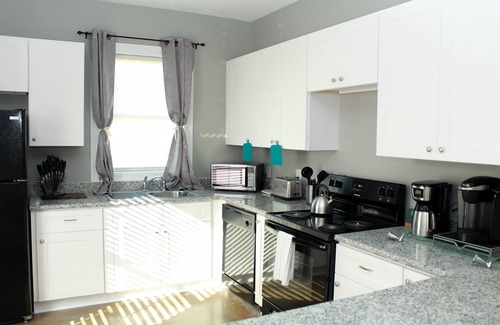 Lake Charles House | Spacious & Cozy Home Minutes away from Attractions