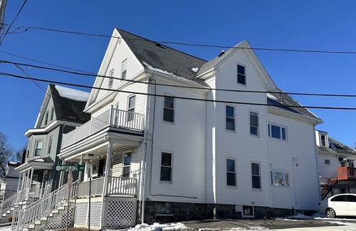 Malden Apartment | Spacious, Cozy, near T station -Private Parking -Free Wifi -Washer & Dryer - AC