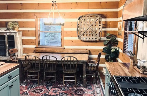 Boone Cabin | Spacious cozy pet friendly cabin; sleeps 12 close to town! Relax and reconnect