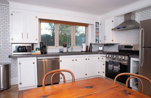 East Deering House | Spacious Craftsman w/Casco Bay Views. Hot Tub, Patio, Easy Access to Old Port