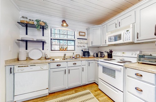 Blairsville House | Spacious creekside home with deck, firepit, grill, water views, & washer/dryer
